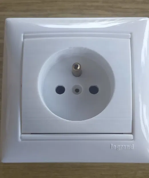 Thay thế chấu ổ cắm bị hỏng cho dòng Legrand Valena - Image 2