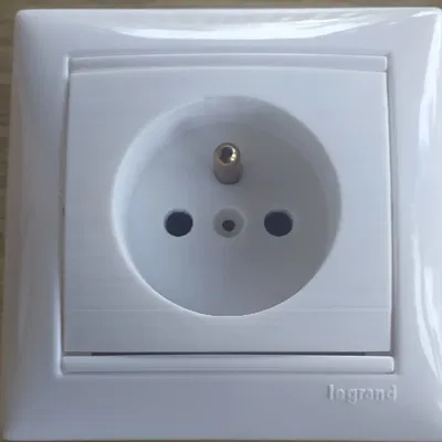 Thay thế chấu ổ cắm bị hỏng cho dòng Legrand Valena