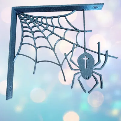 Mạng nhện trang trí Halloween với nhện treo cửa