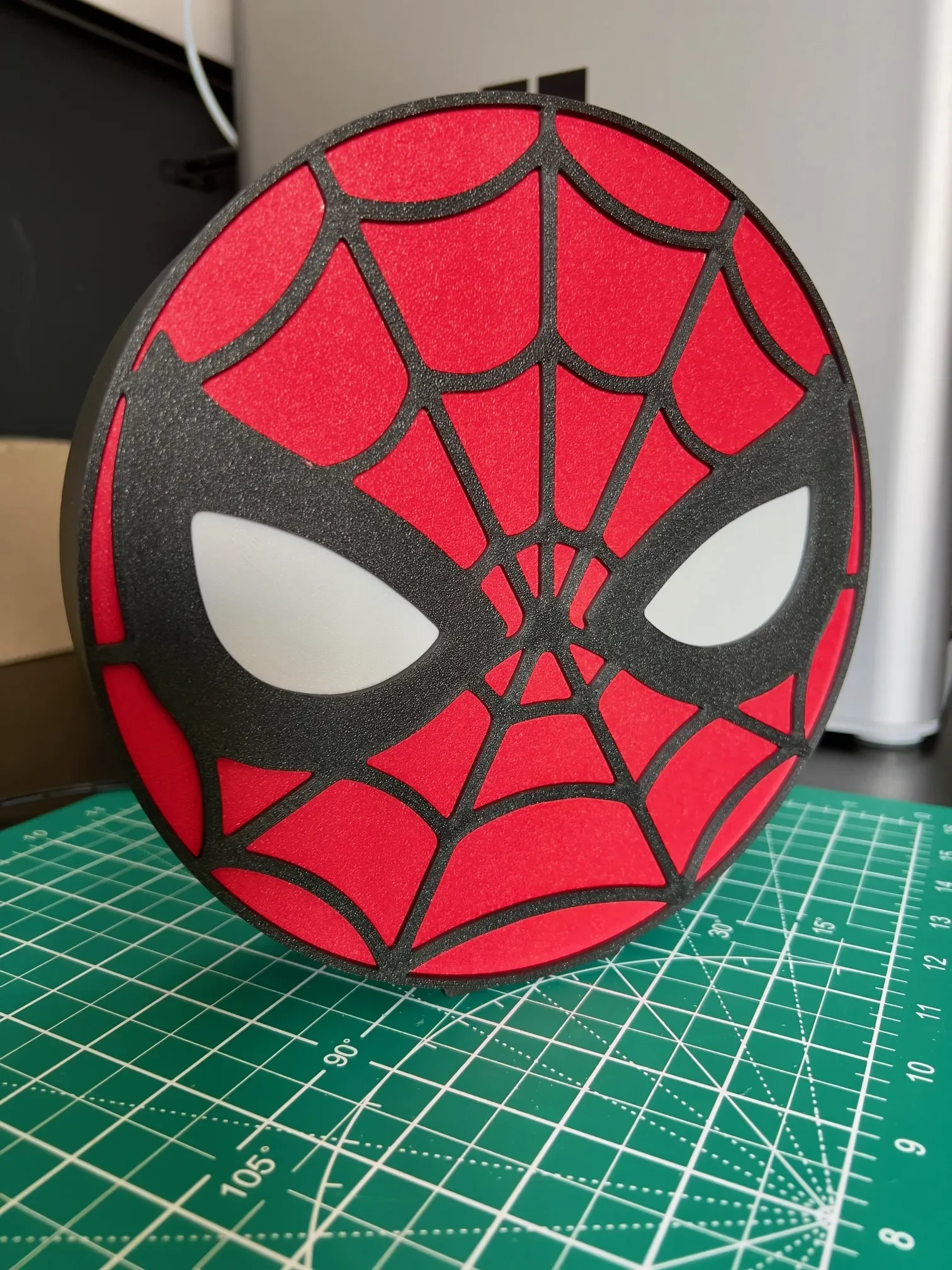 Đèn bàn Spiderman cho trẻ em với ánh sáng LED an toàn 1