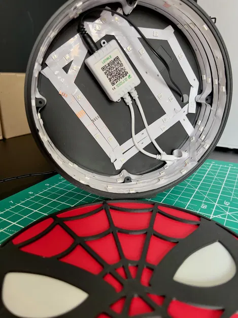 Đèn bàn Spiderman cho trẻ em với ánh sáng LED an toàn - Image 3