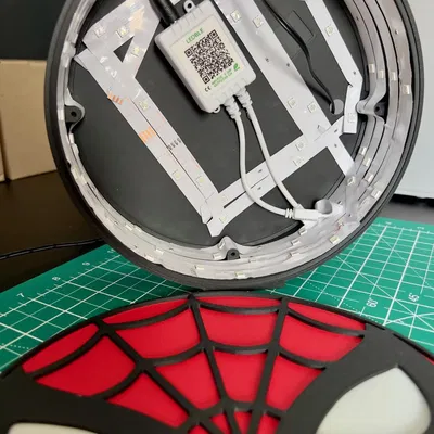 Đèn bàn Spiderman cho trẻ em với ánh sáng LED an toàn