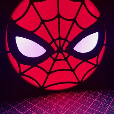 Đèn bàn Spiderman cho trẻ em với ánh sáng LED an toàn