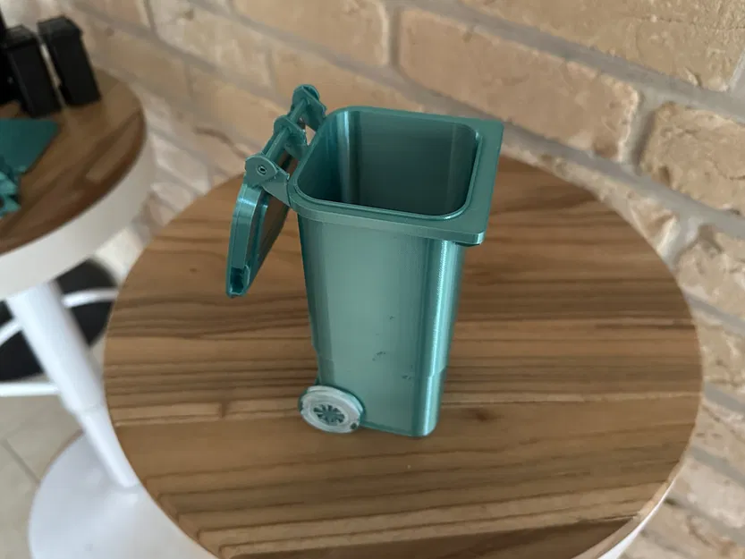 Thùng rác mini 80l 3D cho nhà búp bê với bánh xe xoay - Image 4