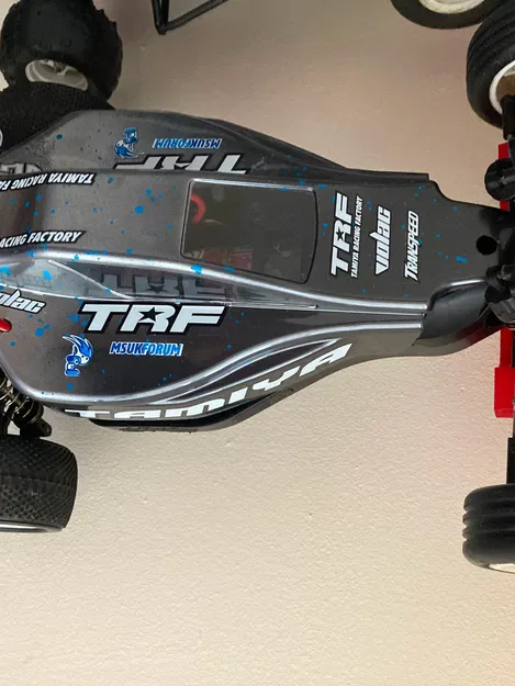 Giá treo ô tô điều khiển từ xa tỉ lệ 1/10 không khoan tường - Image 1