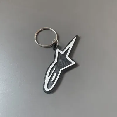 Móc chìa khóa thương hiệu Alpinestars in 3D với thiết kế đơn g...