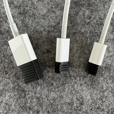 Nắp bảo vệ cho đầu nối USB và Lightning