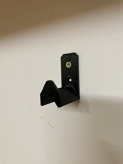 Móc treo tường cho máy cắt cỏ Black + Decker - Image 2