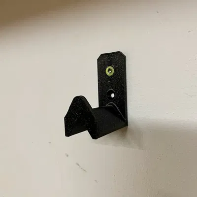 Móc treo tường cho máy cắt cỏ Black + Decker