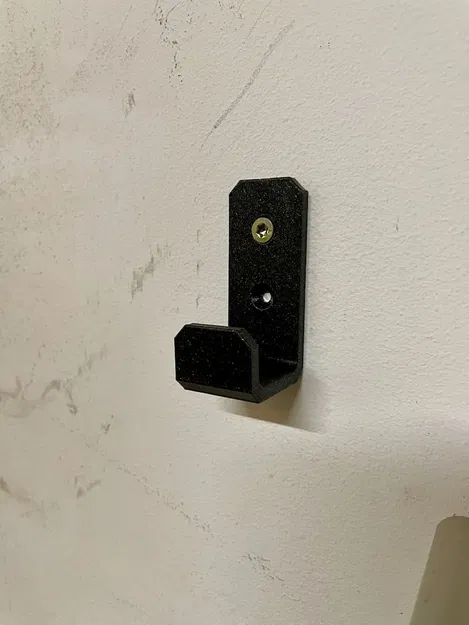 Móc treo tường cho máy cắt cỏ Black + Decker - Image 3