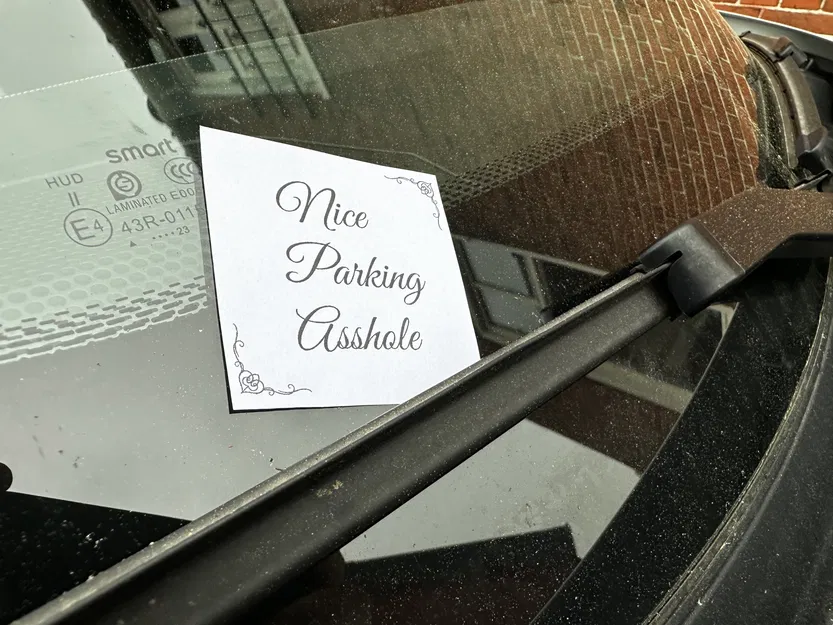 Giá đỡ thẻ nhắc nhở đỗ xe không đúng cách - Image 1