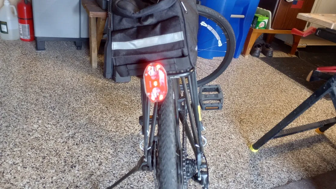 Kẹp đèn xe đạp phía sau đa năng cho giá đỡ xe - Image 1