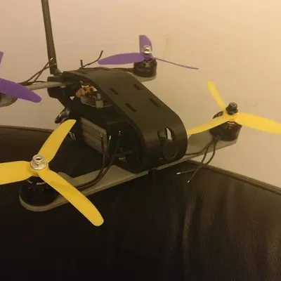 Khung quadcopter Hornet2B cảm hứng từ PT