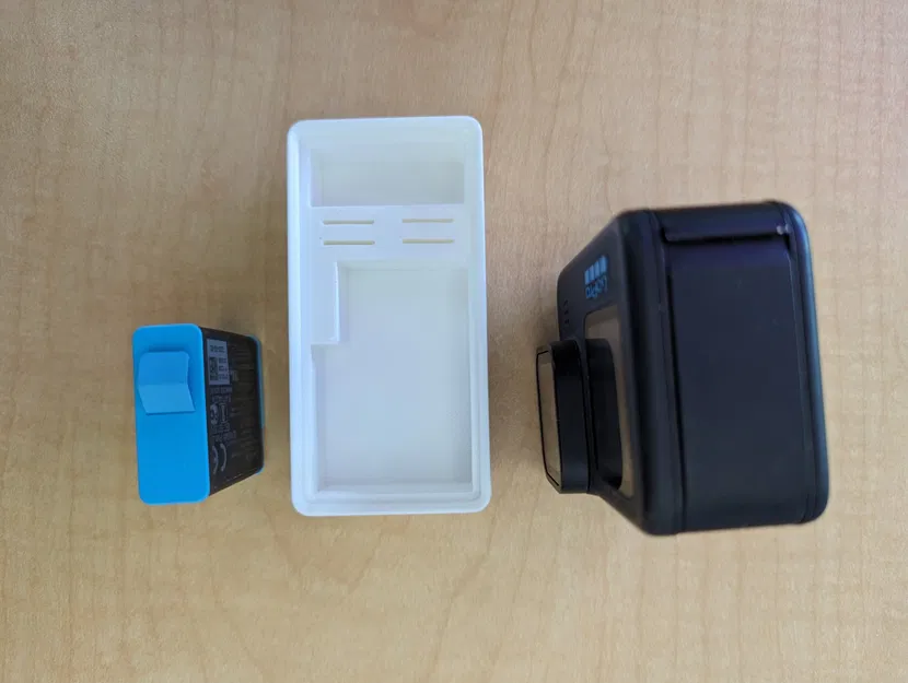 Giá đỡ camera GoPro Hero 10, pin và thẻ MicroSD 2x1 - Image 1