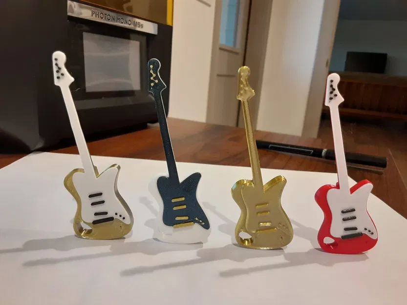 Guitar điện mini dạng móc khóa đa sắc màu - Image 1