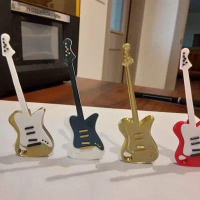 Guitar điện mini dạng móc khóa đa sắc màu