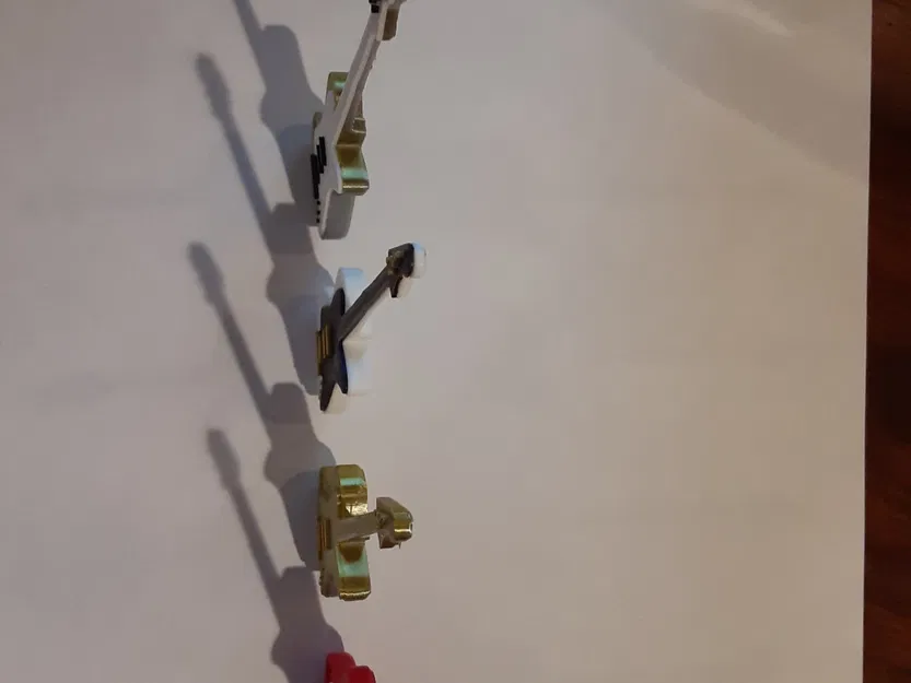 Guitar điện mini dạng móc khóa đa sắc màu - Image 6