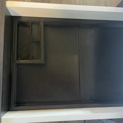 Khay đựng dụng cụ và kết nối cho bàn làm việc