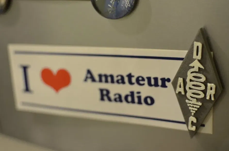 Nam châm DARC e.V. với logo của CLB Radio nghiệp dư Đức - Image 1