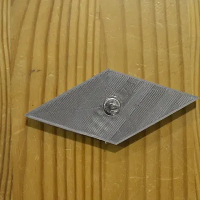 Nam châm DARC e.V. với logo của CLB Radio nghiệp dư Đức