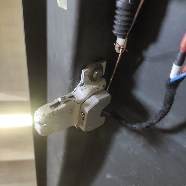 Cụm công tắc mở cốp xe Ford Mustang 1965 - Image 3