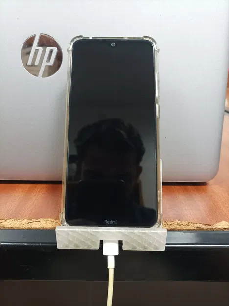 Giá đỡ điện thoại tích hợp cổng sạc trong OpenSCAD - Image 4