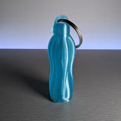 Bình Tupperware với móc khóa phiên bản nhỏ gọn