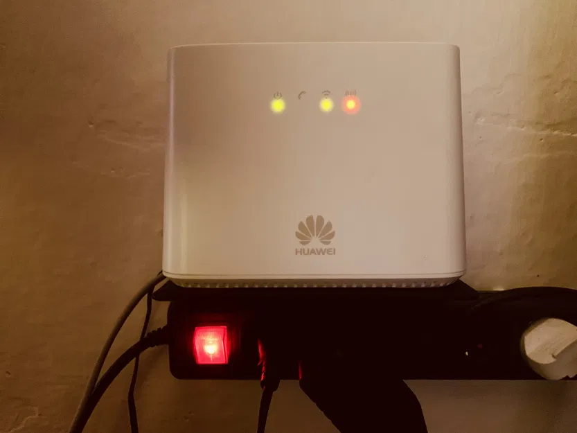 Giá đỡ modem/router gắn tường đơn giản - Image 1