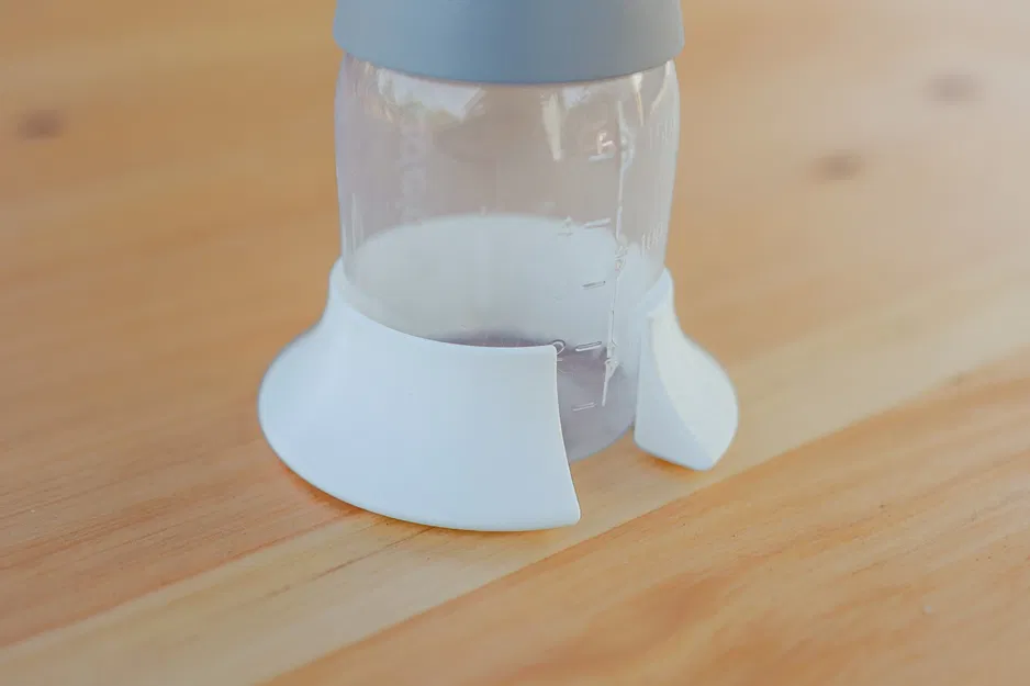 Giá đỡ bình sữa Medela chống đổ dễ dàng - Image 1