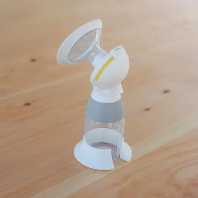 Giá đỡ bình sữa Medela chống đổ dễ dàng