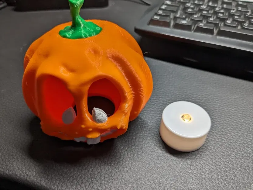 Đầu bí ngô vui nhộn với lỗ cho đèn LED - Image 1