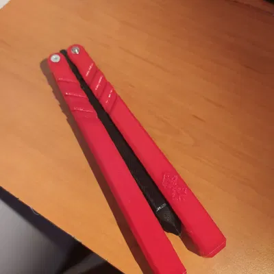 Dao bướm với biểu tượng Berserk và lưỡi Dragonslayer