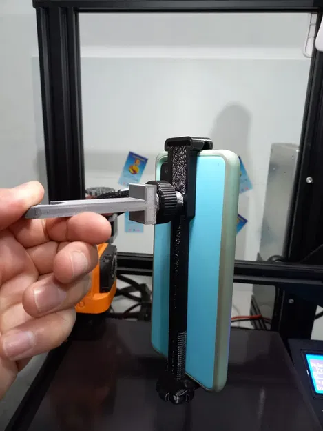 Giá đỡ xe hơi cho tablet và điện thoại di động - Image 1