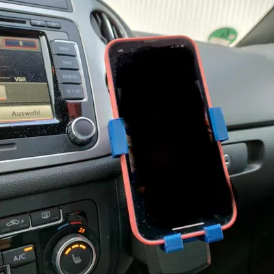 Giá đỡ điện thoại VW được thiết kế tương thích với iPhone 13 và các điện thoại lớn khác.