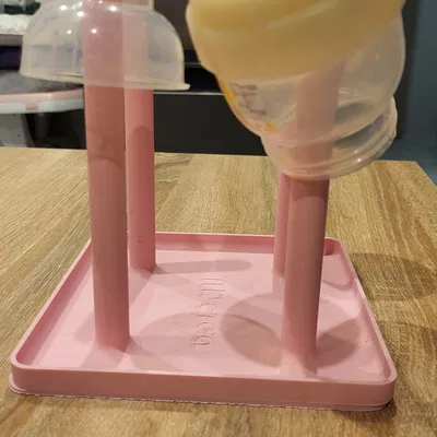 Giá đỡ bình sữa cho trẻ em có thể chứa 4 bình