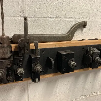 Giá đỡ dụng cụ tiện bằng tường cho máy tiện Accusize 250