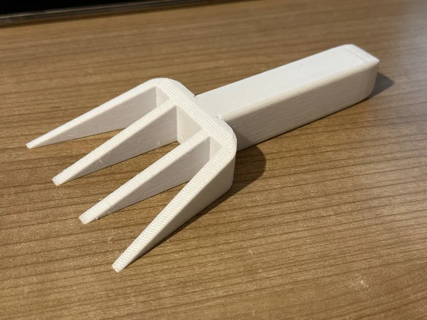 Cái xẻng nhỏ dùng để trộn đất trong vườn và làm phân compost - Image 1