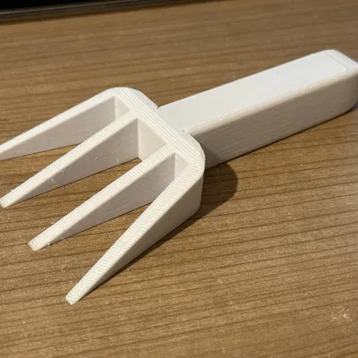 Cái xẻng nhỏ dùng để trộn đất trong vườn và làm phân compost