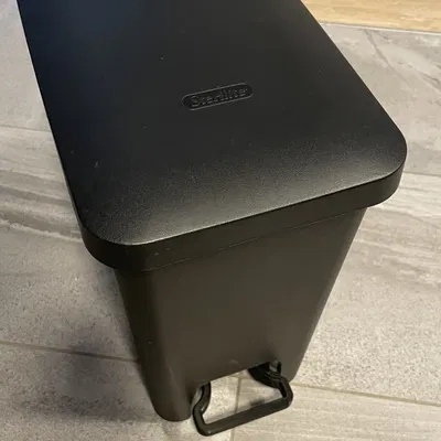 Thay thế bàn đạp thùng rác hình chữ nhật Sterilite 2.7 Gal.