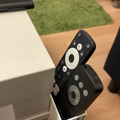 Khay để điện thoại di động và điều khiển cho chân Ikea Lack