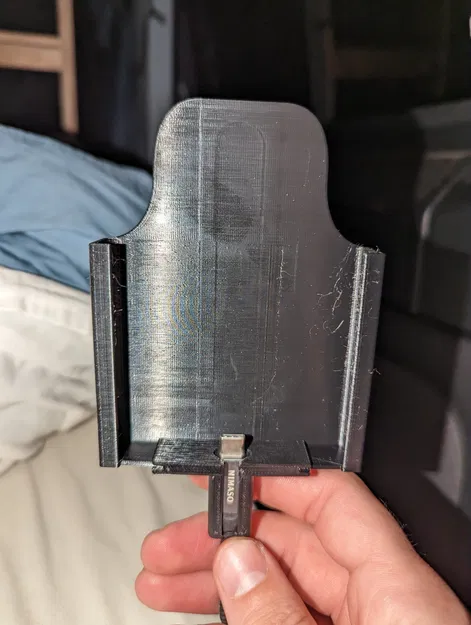 Giá đỡ điện thoại gắn trên lỗ thông gió ô tô có cổng sạc - Image 2