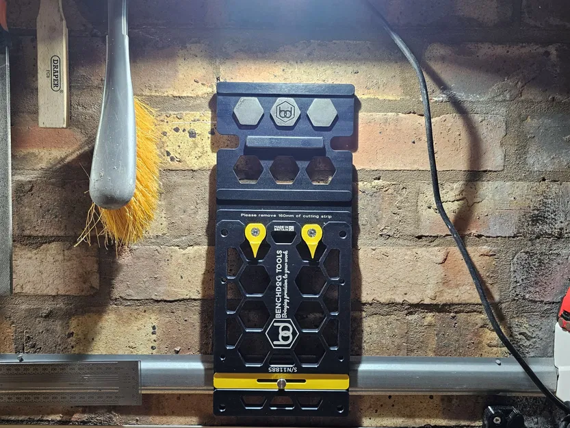 Giá treo tường cho thước vuông DeWalt Benchdog MK2 - Image 1