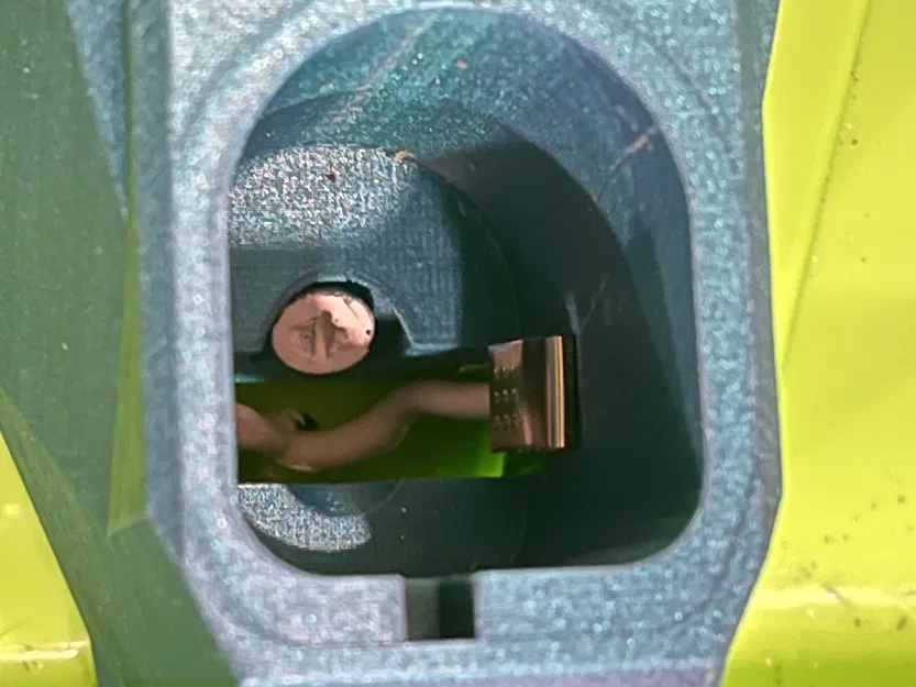 Giá đỡ pin Ryobi 18v với tiếp xúc điện - Image 3