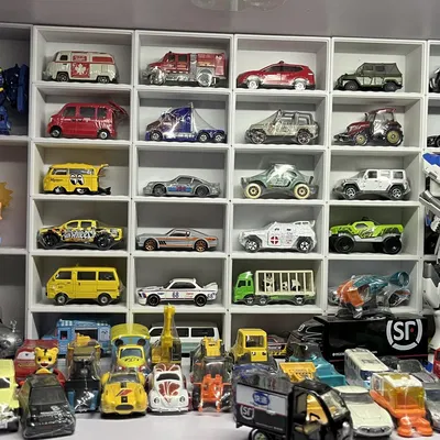 Kệ trưng bày mô hình xe Hot Wheels và Tomica