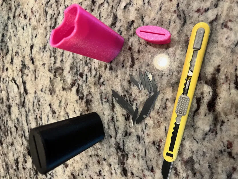 Hộp thu gom lưỡi dao cạo đã gãy - Image 1