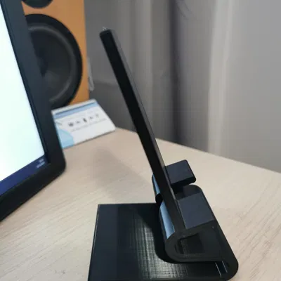 Giá đỡ điện thoại hình chữ S với lỗ cắm cáp sạc