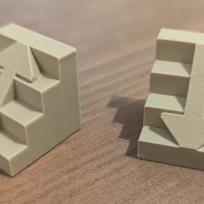 Bậc thang tabletop 25mm với mũi tên chỉ hướng