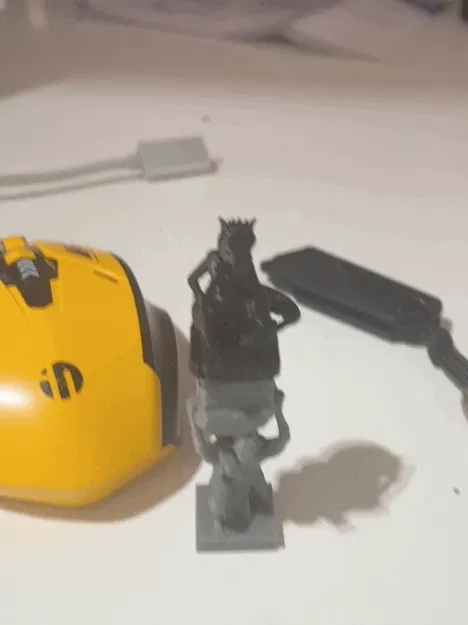 Tượng MewTwo đội vương miện độc đáo - Image 1