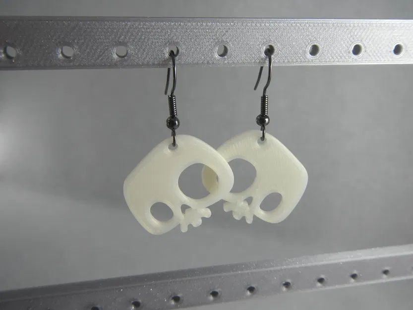 Khuyên tai hình đầu lâu độc đáo - Image 2