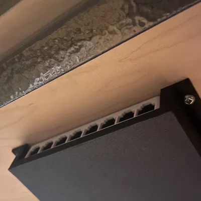 Giá đỡ cho bộ chuyển mạch D-Link 8 cổng Gigabit dưới bàn